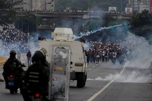 Protesto contra o governo de Maduro e repressão da GNB, Caracas, 2017