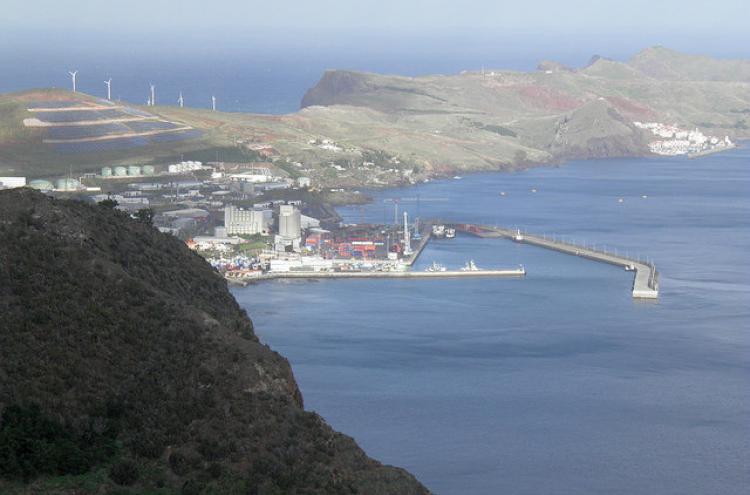 Zona franca da Madeira vista de Oeste. Foto Sicco2007/Flickr.