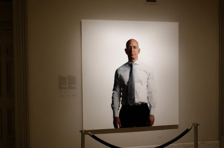 Retrato de Jeff Bezos, o homem mais rico do mundo. Fotografia de Ronald Woan/Flickr.