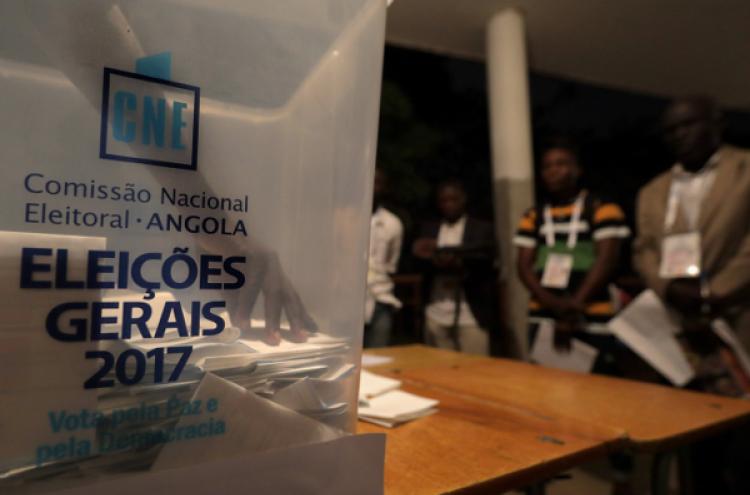 A Comissão Nacional Eleitoral de Angola divulgou os resultados provisórios da votação das eleições gerais de 23 de agosto. Foto de Manuel de Almeida, Agência Lusa. 