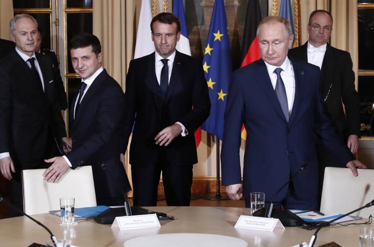 Emmanuel Macron, Vladimir Putin e Volodymyr Zelensky durante a cimeira da paz em Paris, 09 de dezembro de 2019. Foto de Ian Langsdon/EPA/Lusa.