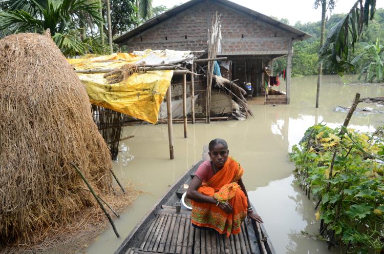 Só em Assam, na Índia, os desastres causados pelas monções atingiram quase 3 milhões de pessoas.