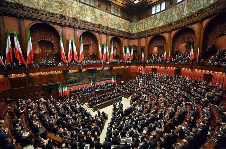 Sessão parlamentar de juramento do presidente italiano Sergio Matarella, fevereiro de 2015. Foto: Presidenza della Repubblica/Wikimedia Commons.