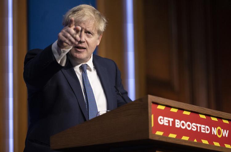 Boris Johnson numa conferência de imprensa sobre a Covid. Foto de Number 10/Flickr.