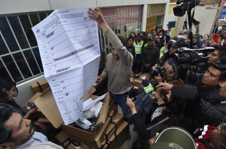 Acusações de fraude eleitoral geram confrontos na Bolívia