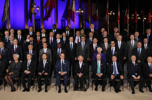 Foto de família dos participantes na reunião entre os ministros das Finanças do G20 e os governadores dos bancos centrais.