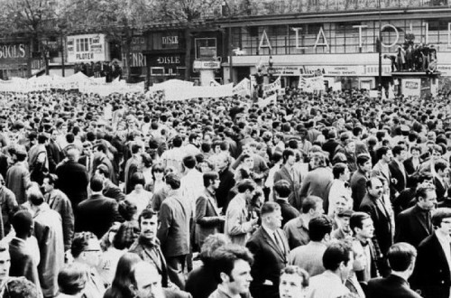 A manifestação de 13 de maio de 68 em Paris mobilizou mais de 500 mil pessoas