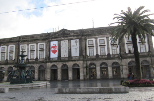 Reitoria da Universidade do Porto. Foto de domjisch/Flickr.