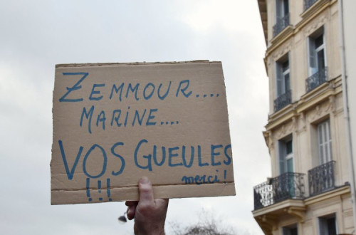"Zemmour... Marine [Le Pen]... Calem-se". Foto de Jeanne Menjoulet/Flickr.