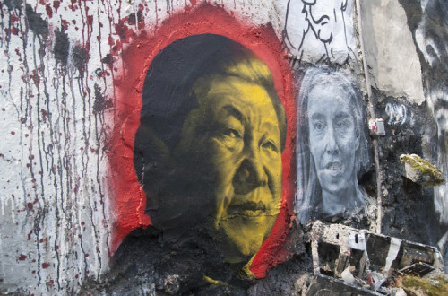 Retrato de Xi Jinping numa parede.
