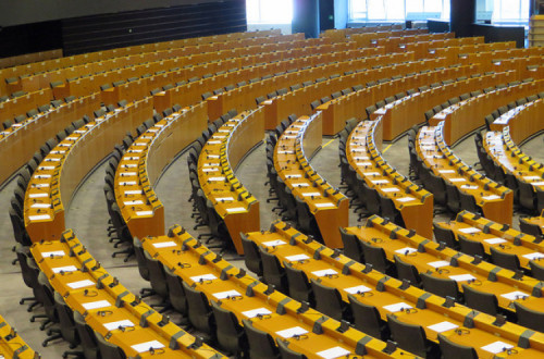 Cadeiras do plenário do parlamento europeu.