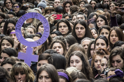 Manifestação feminista em Iruña. 08 de março de 2018.