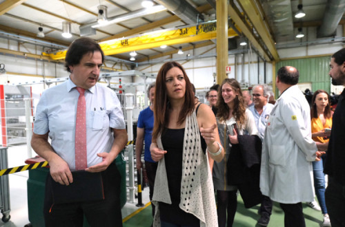 Marisa Matias em visita à Huf.