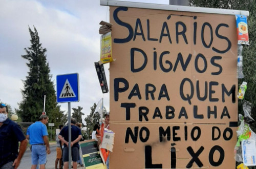 Cartaz transportado por trabalhadores da Algar - Foto Fiequimetal