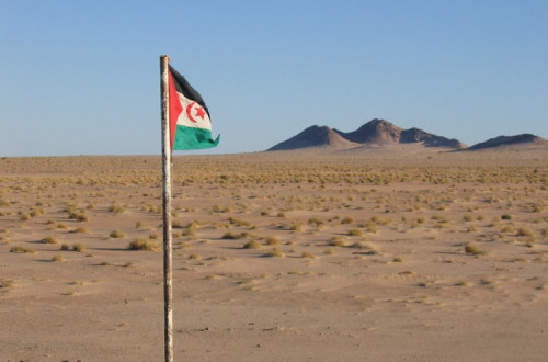 Bandeira do Sahara Ocidental na areia