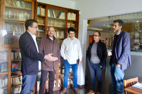 António Lima (à direita) e Pedro Amaral (ao centro) com dirigentes do Clube Asas do Atlântico na ilha de Santa Maria.