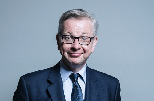 Retrato oficial de Michael Gove no Parlamento.