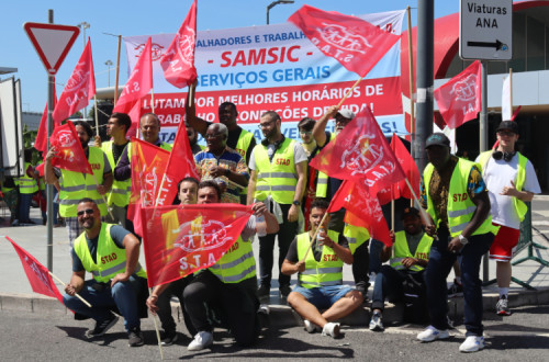 Trabalhadores da SAMSIC. Foto da CGTP.