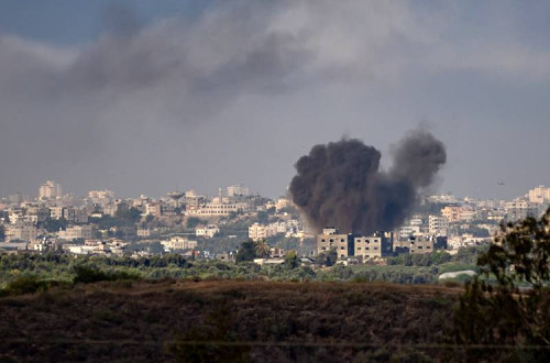 Bombardeamento israelita no norte de Gaza.