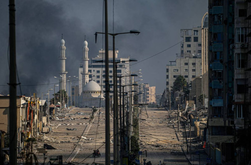 Destroços nas ruas da cidade de Gaza