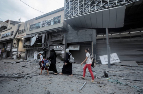Destruição em Gaza após bombardeamento israelita.