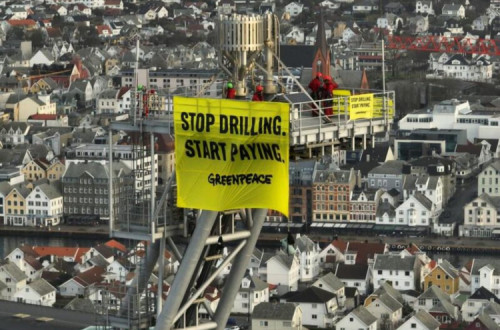 Ação da Greenpeace à chagada da plataforma a um porto norueguês em fevereiro