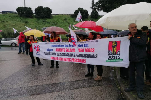Trabalhadores da DHL em luta. Foto da CGTP.