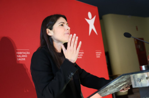 Mariana Mortágua no almoço com ativistas laborais.