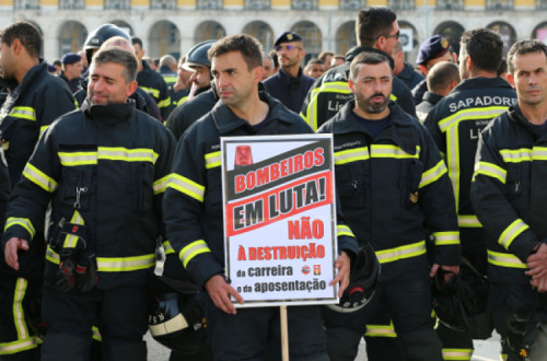 Bombeiros em protesto