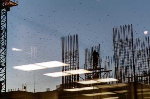 trabalhadores imigrantes na construção civil