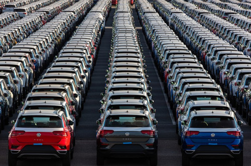 Carros fabricados na Autoeuropa. Foto de Diego Delso/Wikimedia Commons.