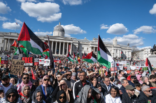 Manifestantes em Trafalgar Square