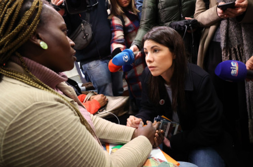 Mariana Mortágua em visita à associação Solidariedade Imigrante