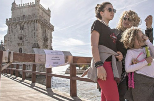 Greve nos museus e monumentos.