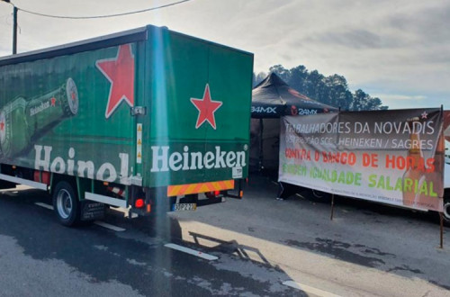 Trabalhadores do grupo Heineken em greve. Fotografia: CGTP