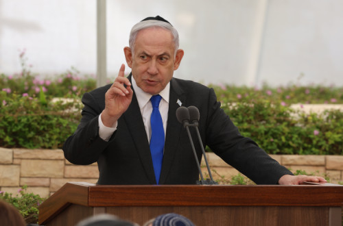 Netanyahu no memorial sobre um confronto entre grupos sionistas em 1948.