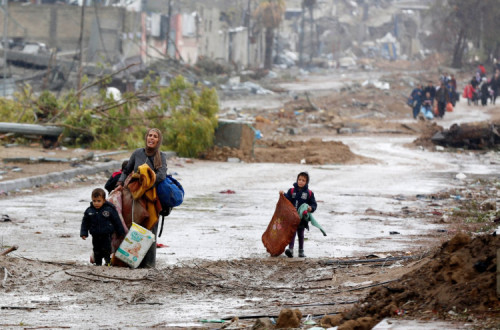 Civis fogem do norte para o sul de Gaza em novembro de 2023.