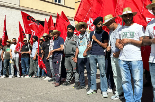 Manifestantes indianos em Latina.