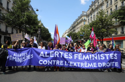 Manifestação feminista contra a extrema-direita em Paris.