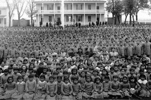Alunos da Carlisle Native Industrial School na Pensilvânia.