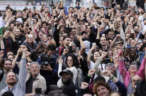 A esquerda festeja o resultado da segunda volta em França.