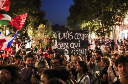 Reação à vitória da esquerda nas legislativas em França.