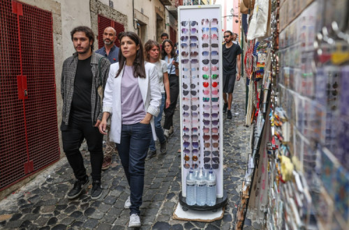 Mariana Mortágua nas ruas de Alfama