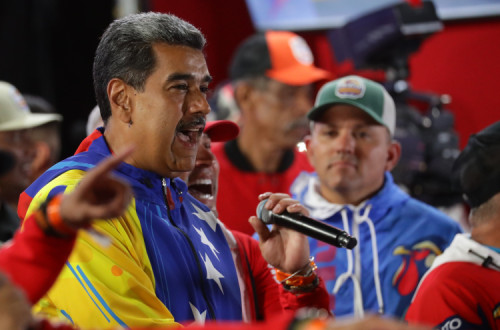 Maduro reclama vitória