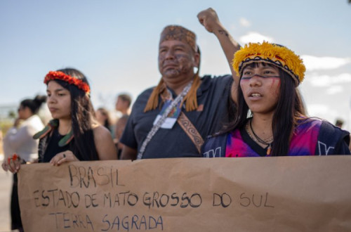 Indígenas Guarani e Kaiowás em luta pelo seu território