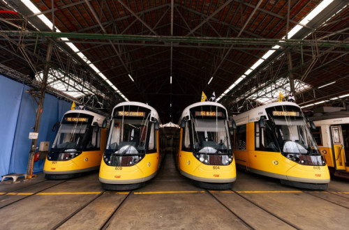 Eléctricos na estação de Santo Amaro