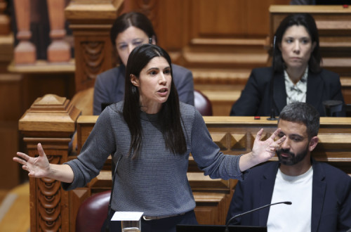 Mariana  Mortágua na abertura do debate orçamental.
