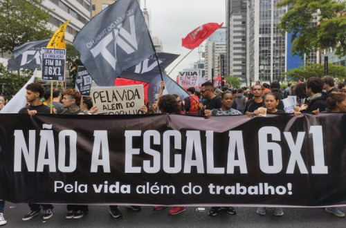 Manifestação em São Paulo pelo fim de jornada de trabalho 6x1.