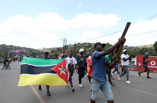 Manifestantes em Moçambique.