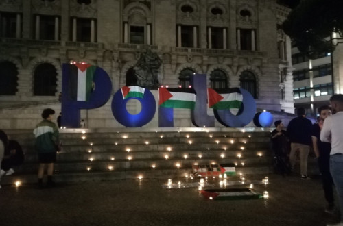 Foto de vígilia pró-Palestina no Porto
